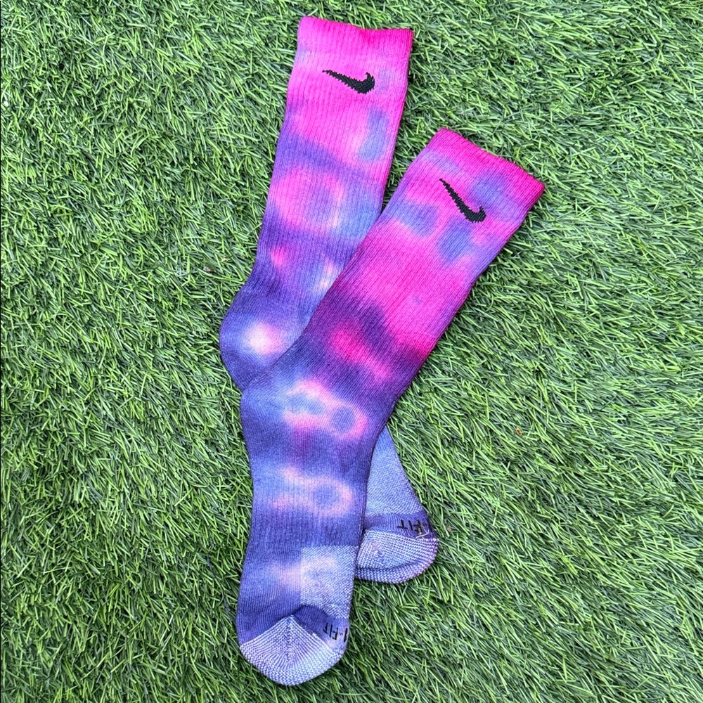 Nike Men's Vibrant purple and fuchsia Tie-Dye Athletic Socks